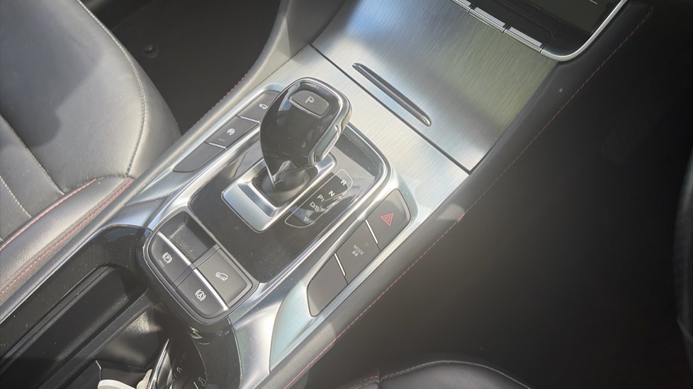 MG HS 1.5 T-GDI Exclusive 5dr DCT Petrol Hatchback - Image 13