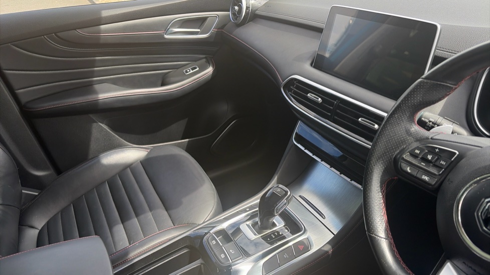 MG HS 1.5 T-GDI Exclusive 5dr DCT Petrol Hatchback - Image 14