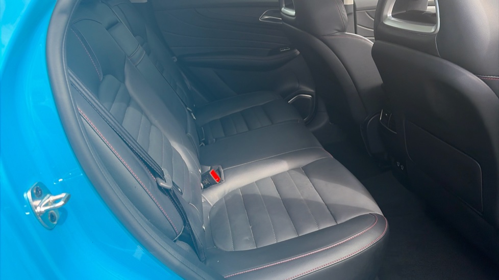 MG HS 1.5 T-GDI Exclusive 5dr DCT Petrol Hatchback - Image 16