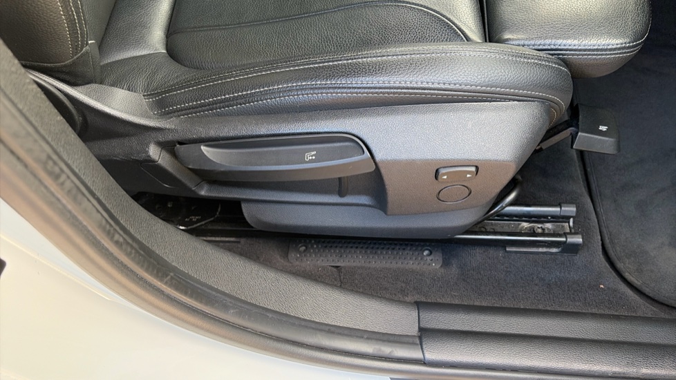 BMW X2 sDrive 20i M Sport 5dr Step Auto Petrol Hatchback - Image 25