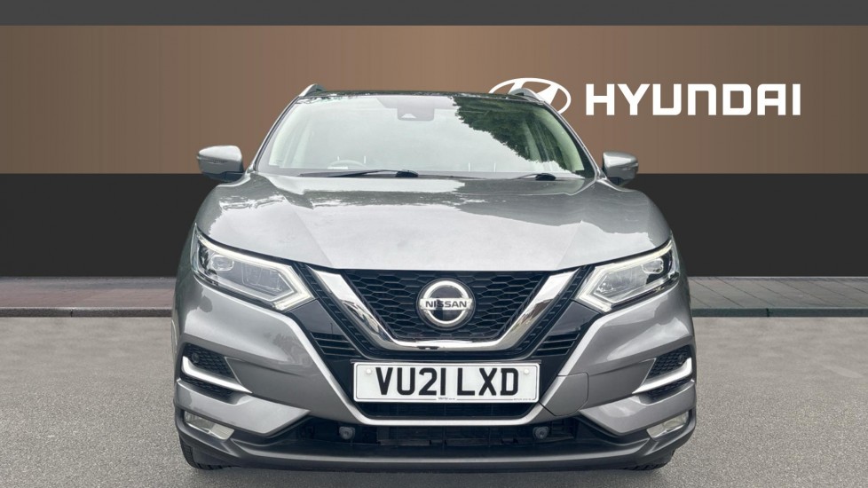 Nissan Qashqai 1.3 DiG-T N-Motion 5dr Petrol Hatchback - Image 3