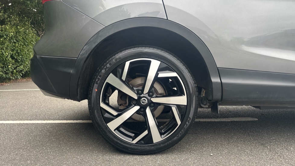 Nissan Qashqai 1.3 DiG-T N-Motion 5dr Petrol Hatchback - Image 7