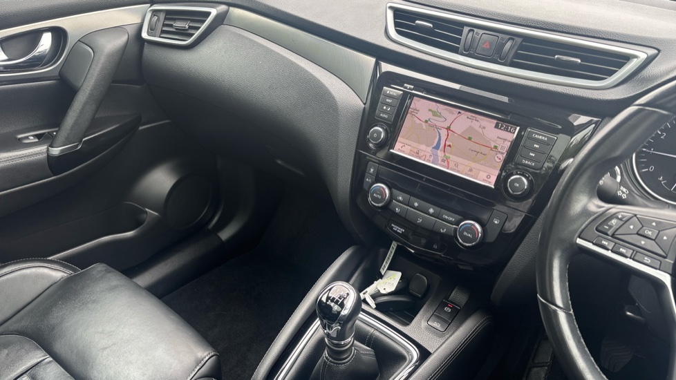 Nissan Qashqai 1.3 DiG-T N-Motion 5dr Petrol Hatchback - Image 14