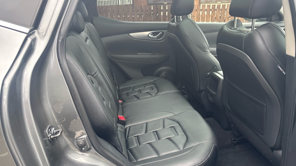 Nissan Qashqai 1.3 DiG-T N-Motion 5dr Petrol Hatchback - Image 16