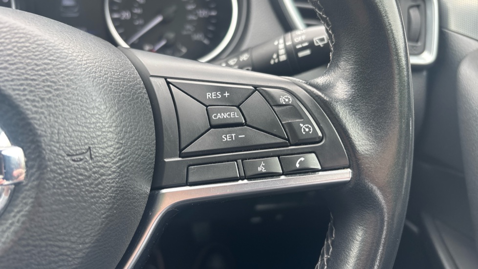 Nissan Qashqai 1.3 DiG-T N-Motion 5dr Petrol Hatchback - Image 22