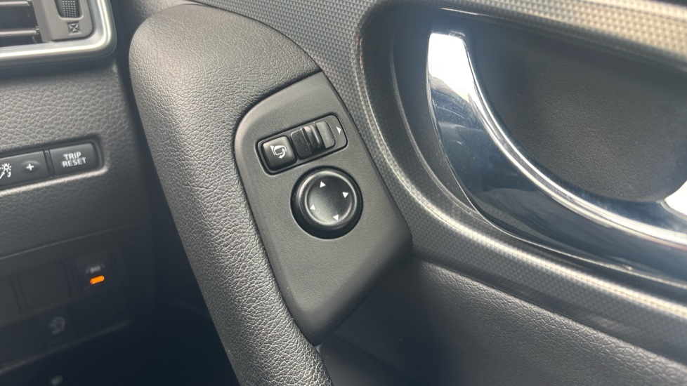 Nissan Qashqai 1.3 DiG-T N-Motion 5dr Petrol Hatchback - Image 24