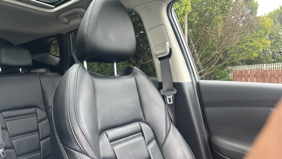 Nissan Qashqai 1.3 DiG-T N-Motion 5dr Petrol Hatchback - Image 34