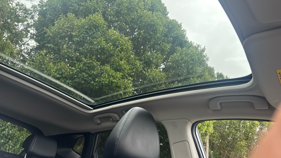 Nissan Qashqai 1.3 DiG-T N-Motion 5dr Petrol Hatchback - Image 35