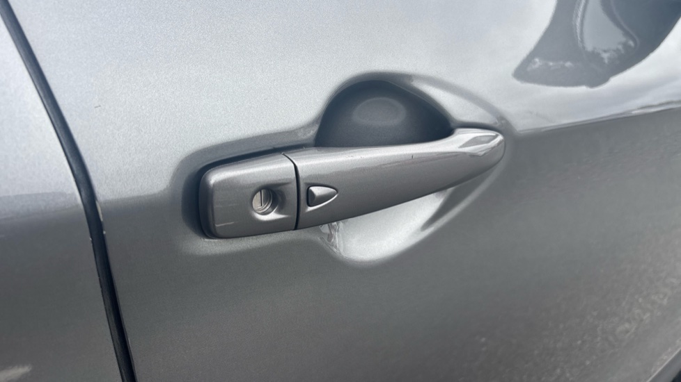 Nissan Qashqai 1.3 DiG-T N-Motion 5dr Petrol Hatchback - Image 39