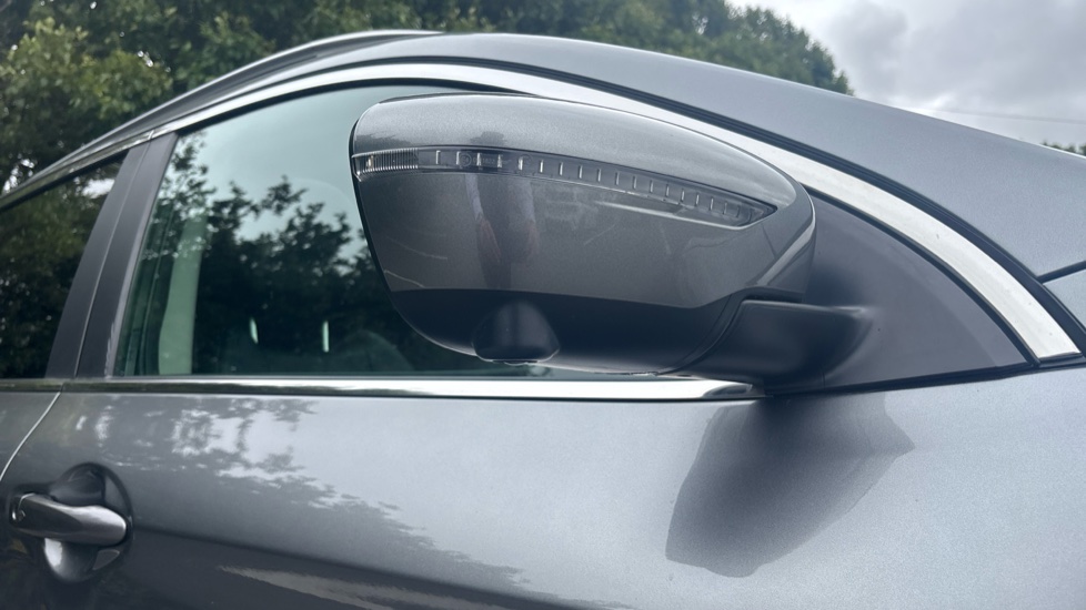 Nissan Qashqai 1.3 DiG-T N-Motion 5dr Petrol Hatchback - Image 40