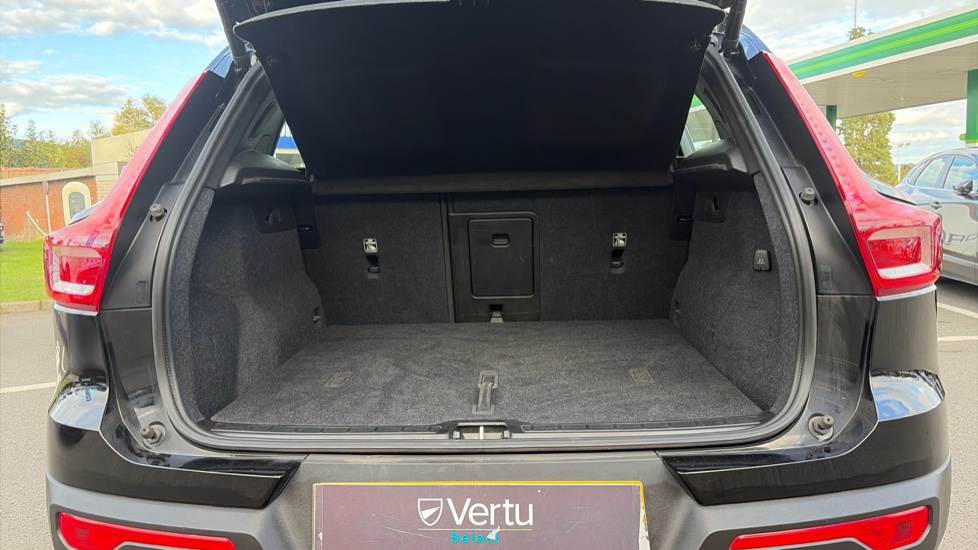 Volvo XC40 2.0 B4P Plus Dark 5dr Auto Petrol Estate - Image 4