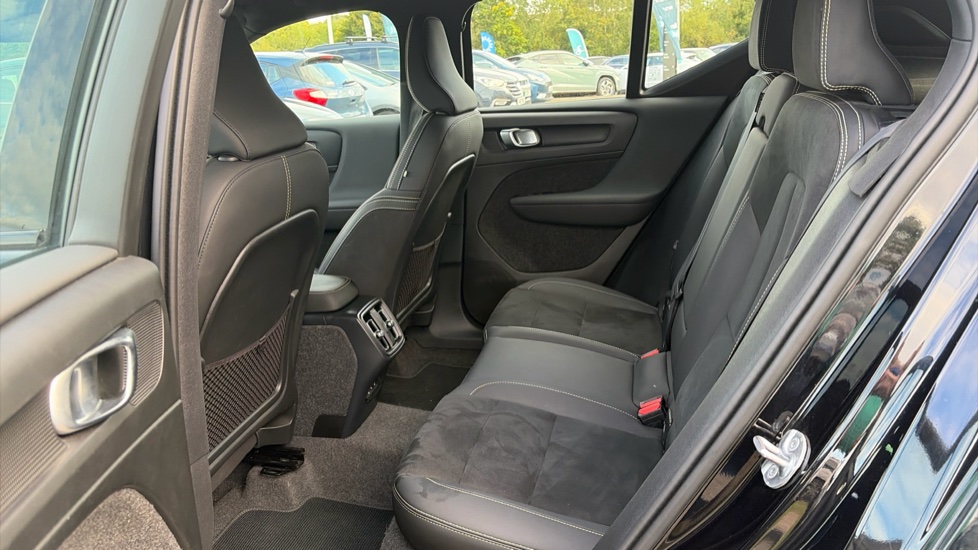 Volvo XC40 2.0 B4P Plus Dark 5dr Auto Petrol Estate - Image 16