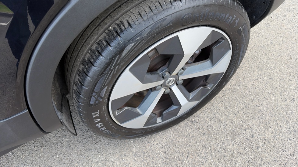 Volvo XC40 2.0 B4P Plus Dark 5dr Auto Petrol Estate - Image 31
