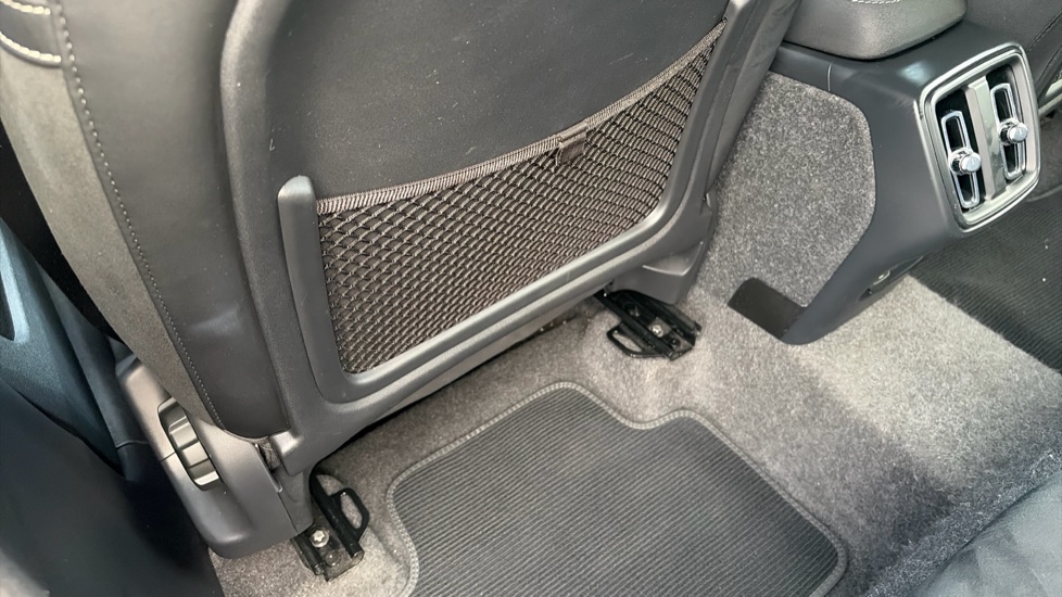 Volvo XC40 2.0 B4P Plus Dark 5dr Auto Petrol Estate - Image 33