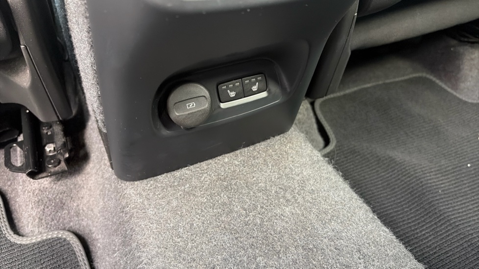 Volvo XC40 2.0 B4P Plus Dark 5dr Auto Petrol Estate - Image 34