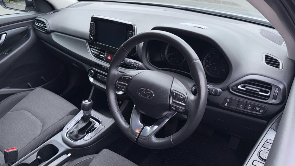 Hyundai i30 1.0T GDi SE Connect 5dr DCT Petrol Hatchback - Image 11