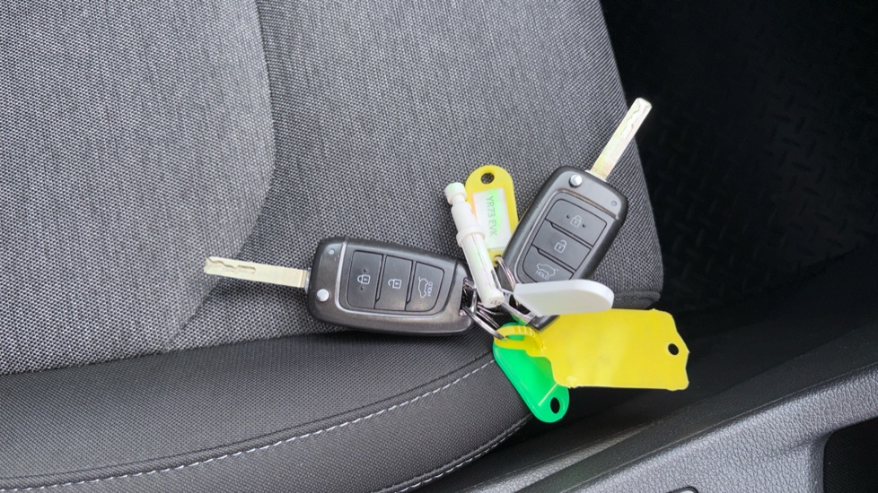 Hyundai i30 1.0T GDi SE Connect 5dr DCT Petrol Hatchback - Image 19