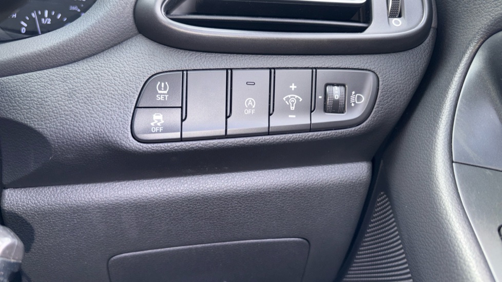 Hyundai i30 1.0T GDi SE Connect 5dr DCT Petrol Hatchback - Image 22