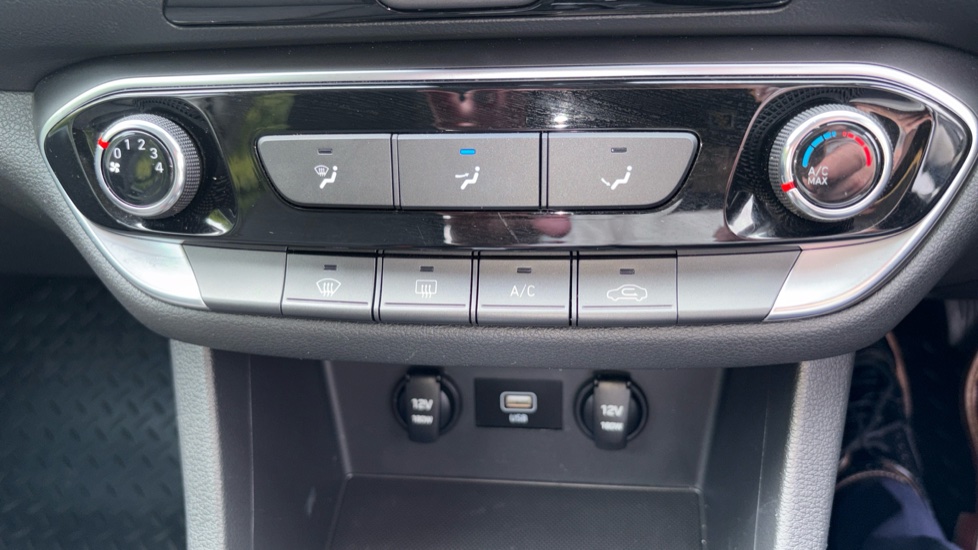 Hyundai i30 1.0T GDi SE Connect 5dr DCT Petrol Hatchback - Image 29