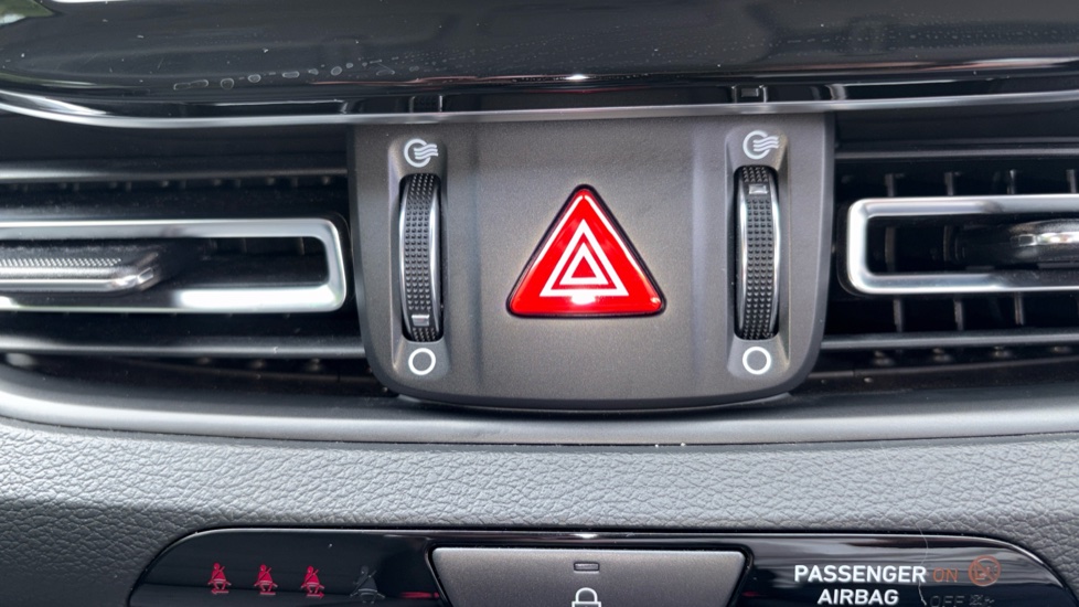 Hyundai i30 1.0T GDi SE Connect 5dr DCT Petrol Hatchback - Image 30