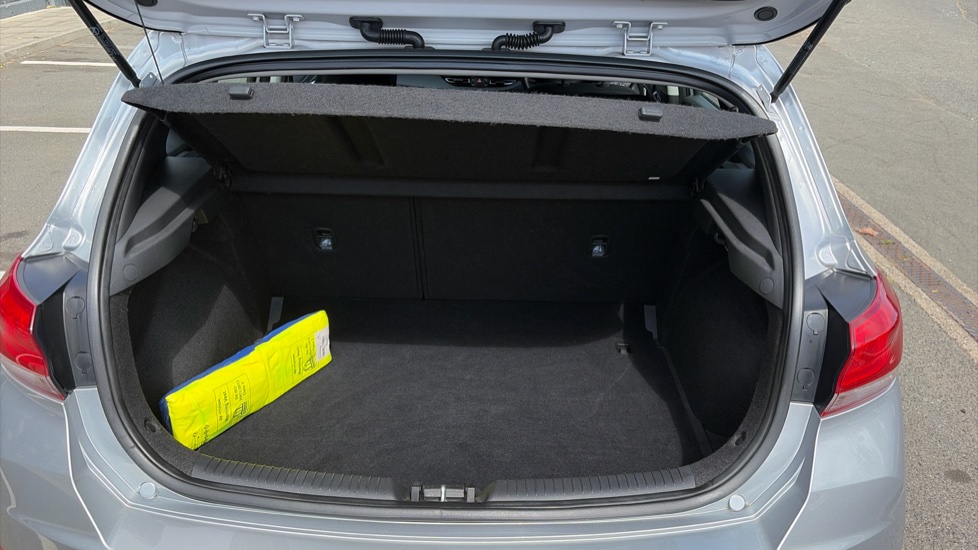 Hyundai i30 1.0T GDi SE Connect 5dr DCT Petrol Hatchback - Image 4