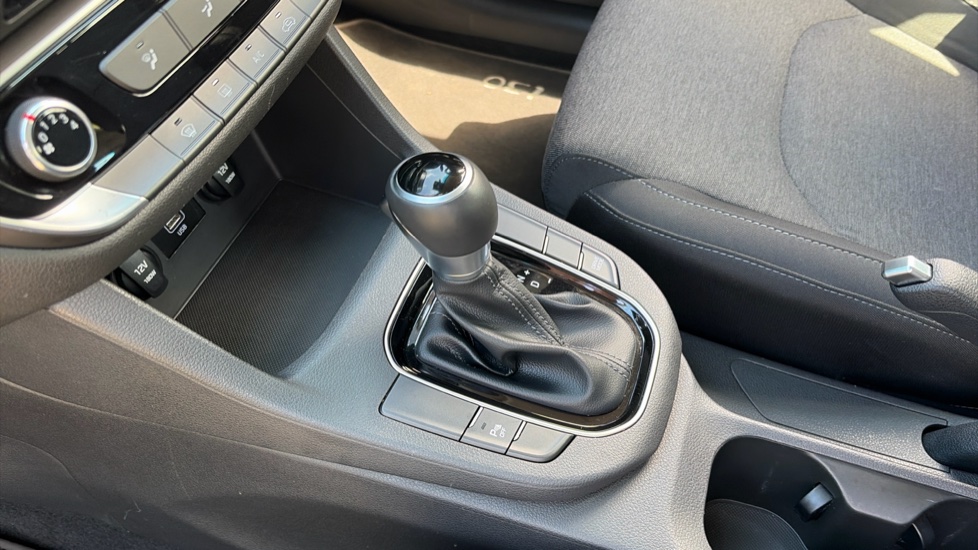 Hyundai i30 1.0T GDi SE Connect 5dr DCT Petrol Hatchback - Image 13
