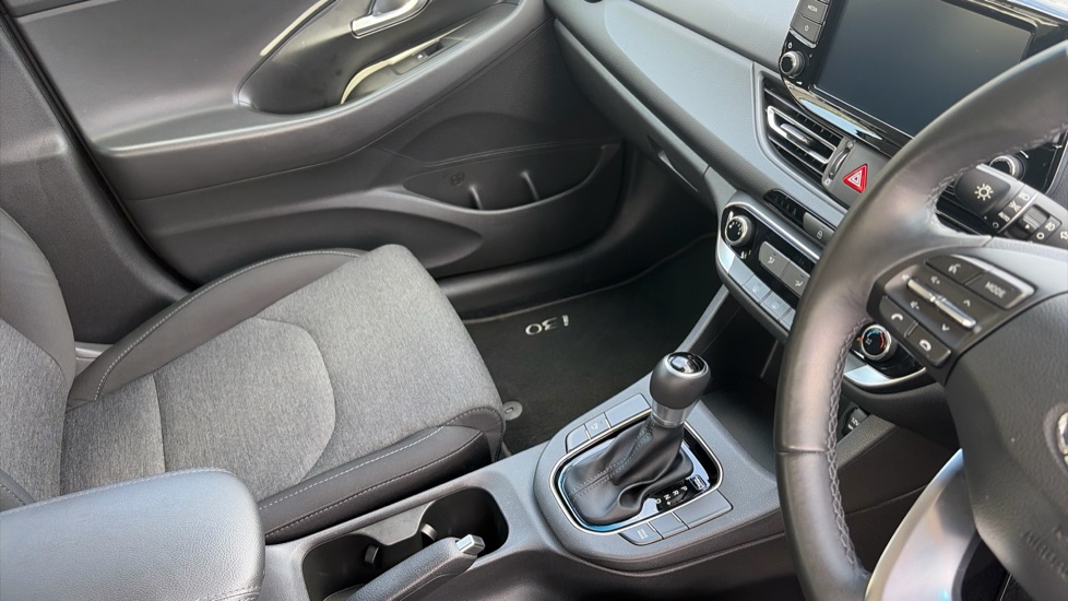 Hyundai i30 1.0T GDi SE Connect 5dr DCT Petrol Hatchback - Image 14