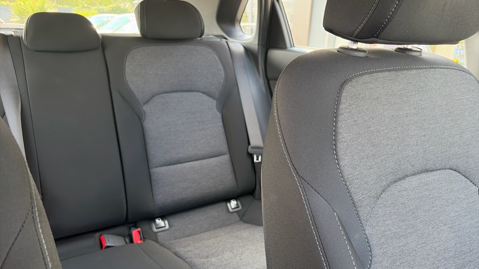 Hyundai i30 1.0T GDi SE Connect 5dr DCT Petrol Hatchback - Image 15