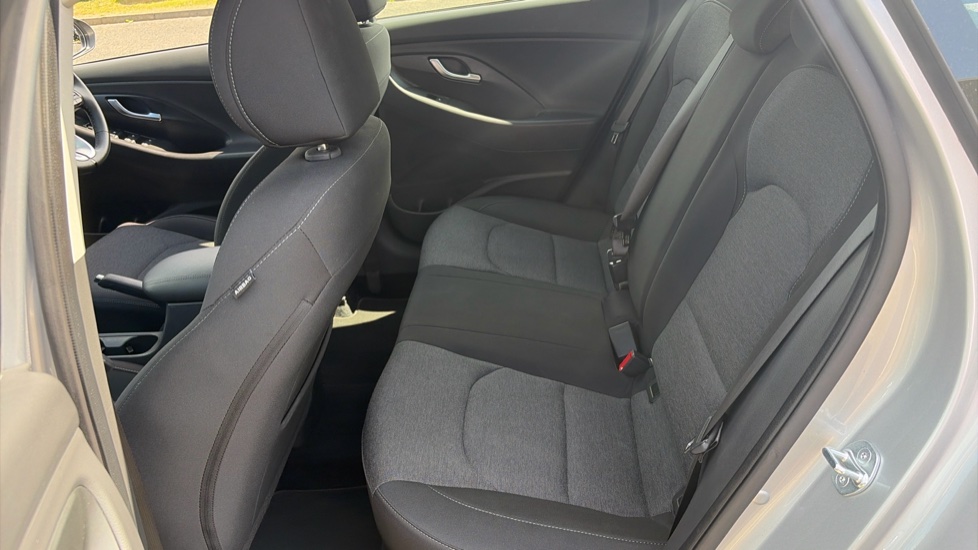Hyundai i30 1.0T GDi SE Connect 5dr DCT Petrol Hatchback - Image 16