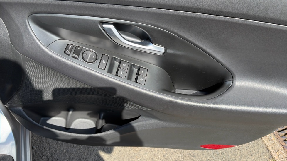 Hyundai i30 1.0T GDi SE Connect 5dr DCT Petrol Hatchback - Image 25