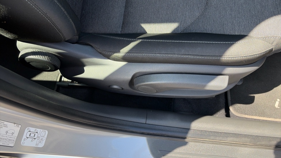 Hyundai i30 1.0T GDi SE Connect 5dr DCT Petrol Hatchback - Image 26