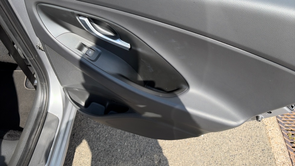 Hyundai i30 1.0T GDi SE Connect 5dr DCT Petrol Hatchback - Image 27