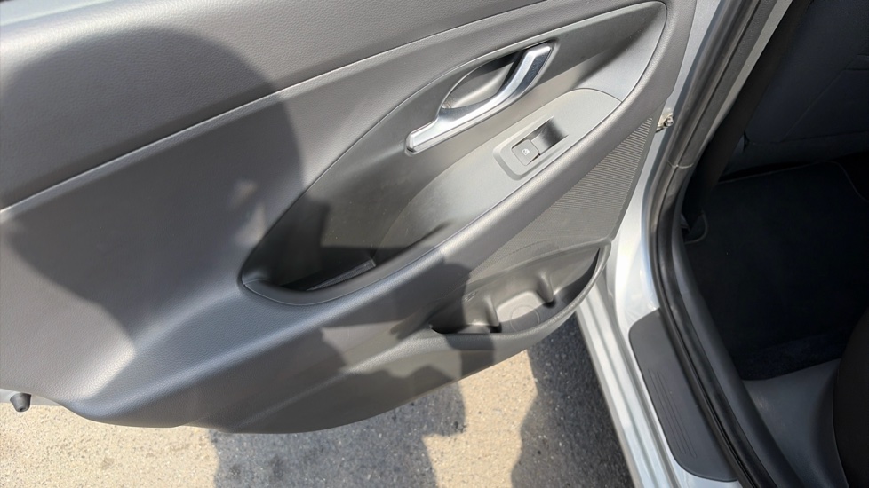 Hyundai i30 1.0T GDi SE Connect 5dr DCT Petrol Hatchback - Image 34