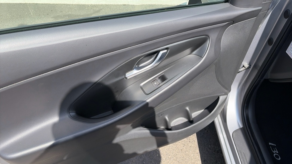 Hyundai i30 1.0T GDi SE Connect 5dr DCT Petrol Hatchback - Image 35