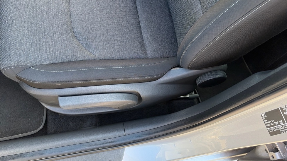 Hyundai i30 1.0T GDi SE Connect 5dr DCT Petrol Hatchback - Image 36