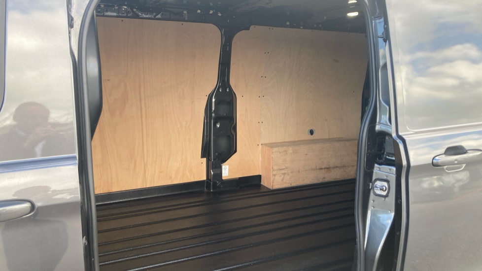 Ford Transit Custom 320 L2 Diesel Fwd 2.0 EcoBlue 136ps H1 Van Limited - Image 5
