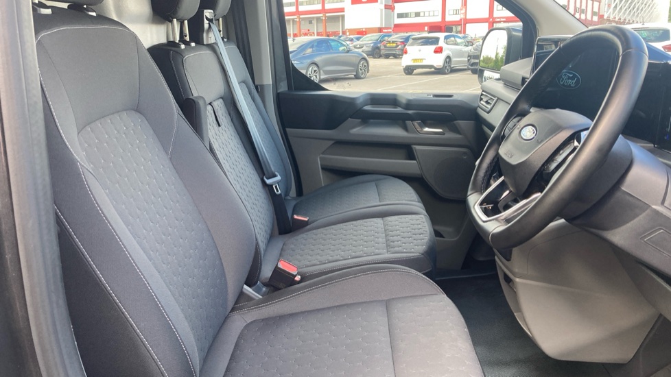 Ford Transit Custom 320 L2 Diesel Fwd 2.0 EcoBlue 136ps H1 Van Limited - Image 6