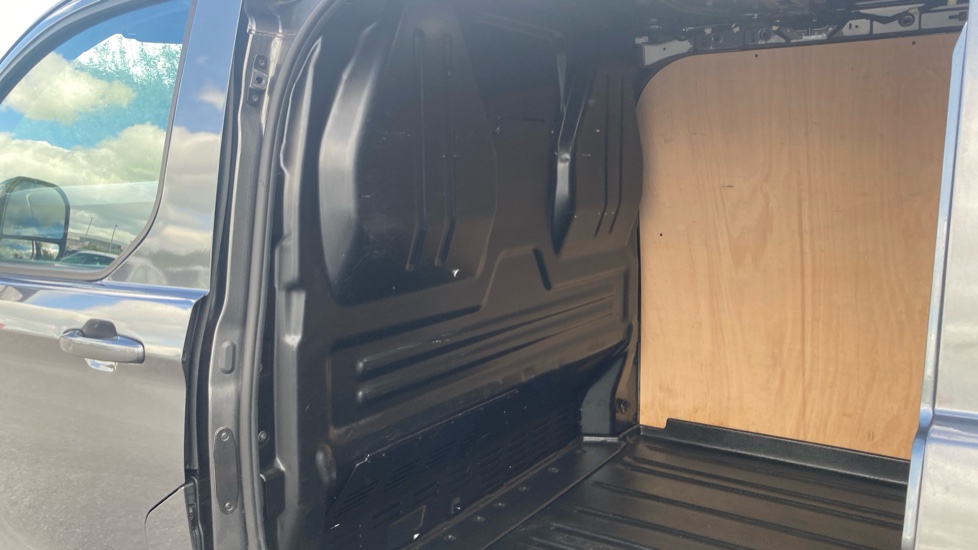 Ford Transit Custom 320 L2 Diesel Fwd 2.0 EcoBlue 136ps H1 Van Limited - Image 18