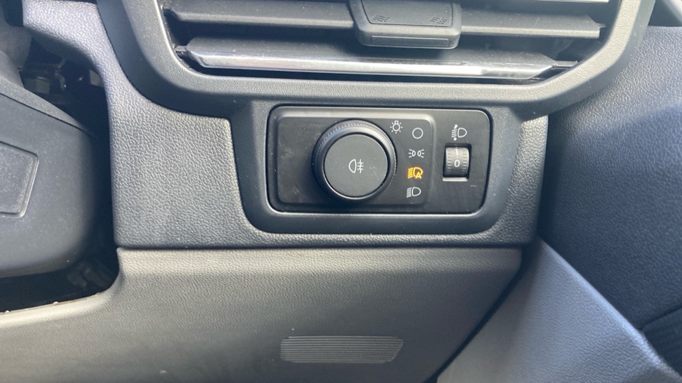 Ford Transit Custom 320 L2 Diesel Fwd 2.0 EcoBlue 136ps H1 Van Limited - Image 23