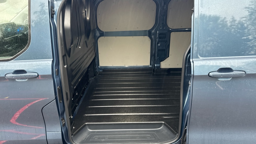 Ford Transit Custom 320 L2 Diesel Fwd 2.0 EcoBlue 136ps H1 Van Limited Auto - Image 5