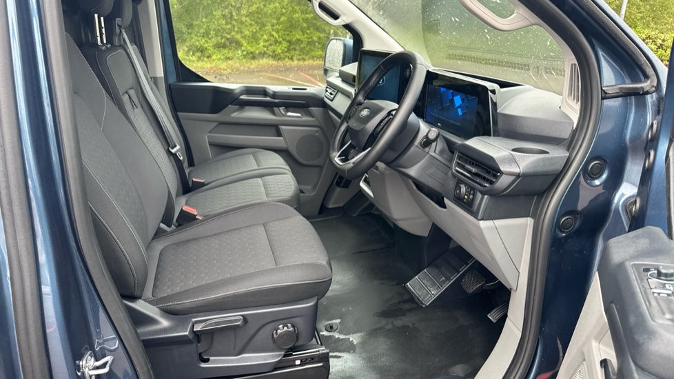 Ford Transit Custom 320 L2 Diesel Fwd 2.0 EcoBlue 136ps H1 Van Limited Auto - Image 6