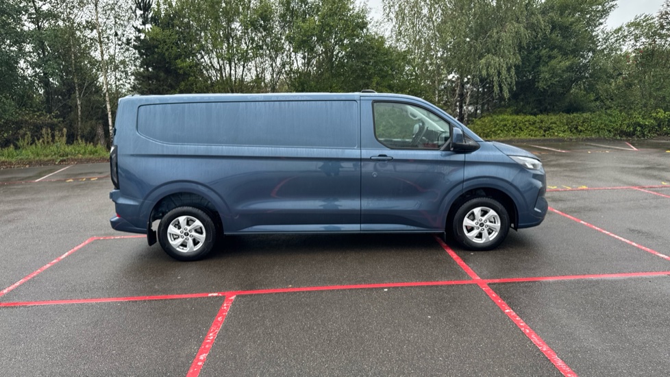 Ford Transit Custom 320 L2 Diesel Fwd 2.0 EcoBlue 136ps H1 Van Limited Auto - Image 9
