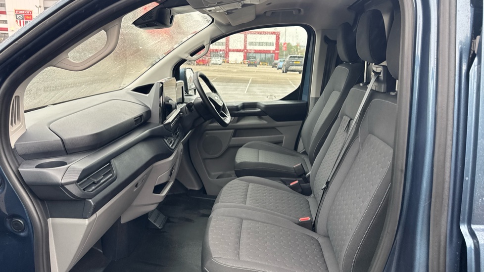 Ford Transit Custom 320 L2 Diesel Fwd 2.0 EcoBlue 136ps H1 Van Limited Auto - Image 13