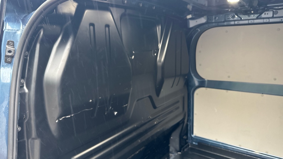 Ford Transit Custom 320 L2 Diesel Fwd 2.0 EcoBlue 136ps H1 Van Limited Auto - Image 18