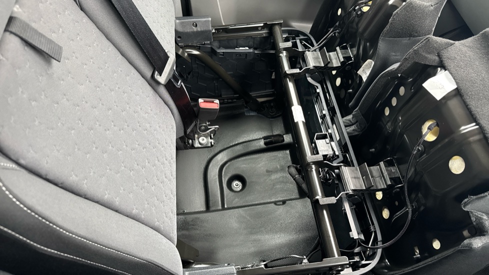 Ford Transit Custom 320 L2 Diesel Fwd 2.0 EcoBlue 136ps H1 Van Limited Auto - Image 39