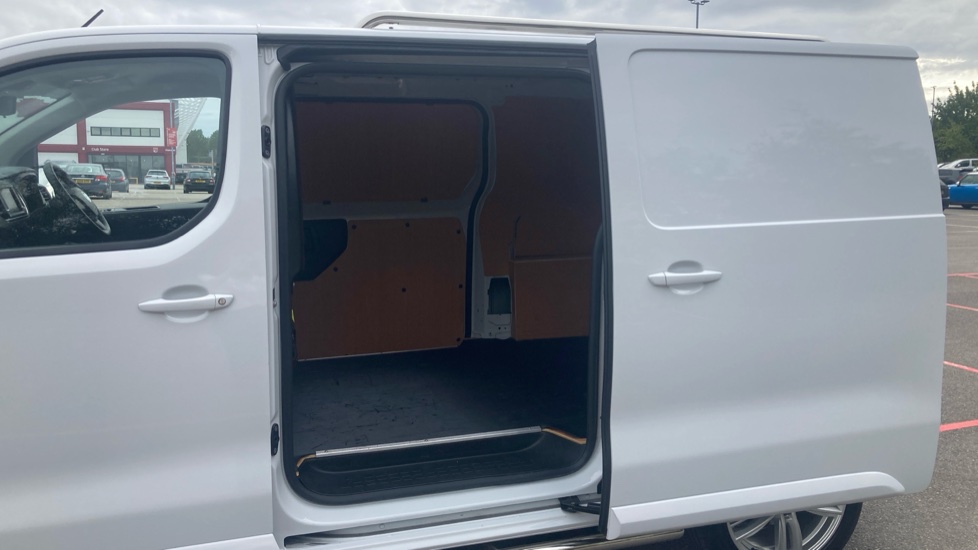 Vauxhall Vivaro L1 Diesel 3100 2.0d 145PS Pro H1 Van - Image 5