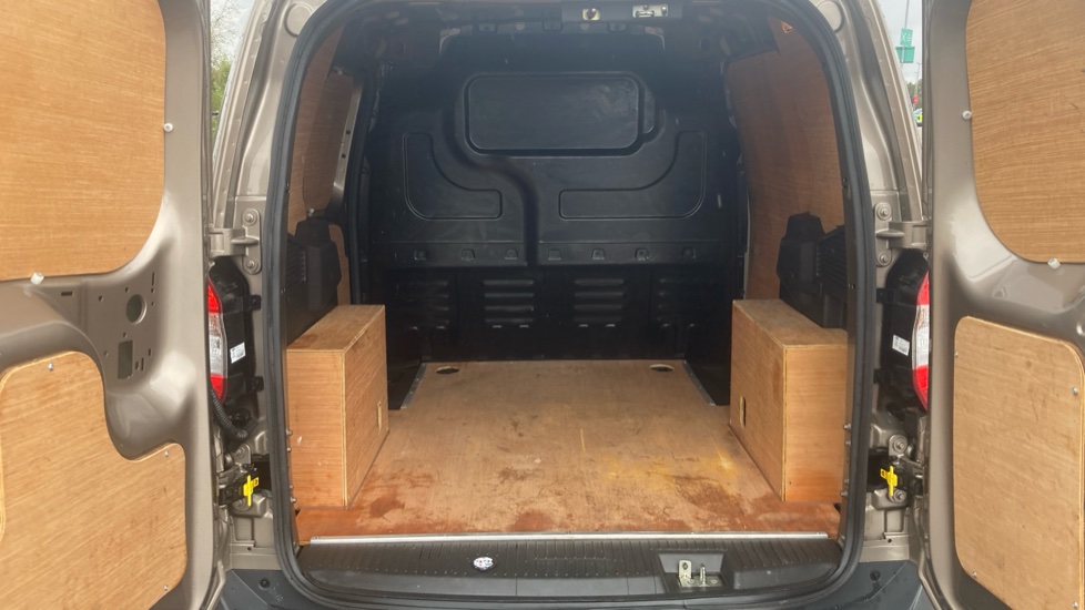 Ford Transit Courier Petrol 1.0 EcoBoost Limited Van [6 Speed] - Image 12