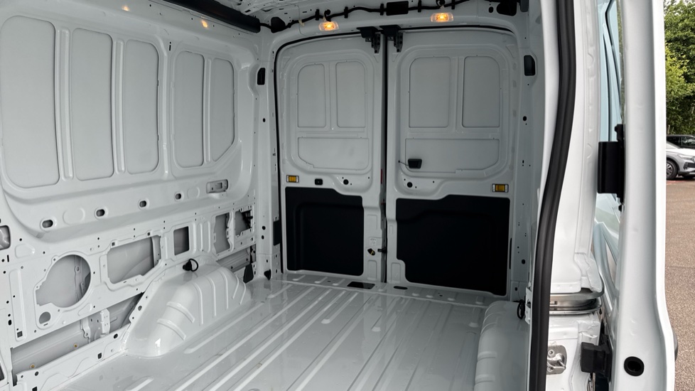 Ford Transit E-350 L3 Rwd 135kW 68kWh H2 Leader Van Auto - Image 14