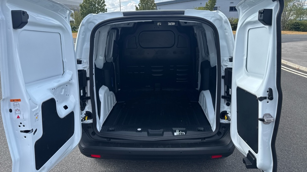 Ford Transit Courier E-Transit Courier 100kW 43kWh Trend Van Auto - Image 3