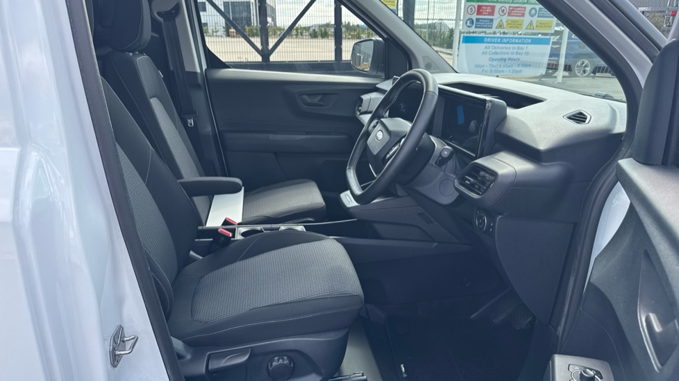 Ford Transit Courier E-Transit Courier 100kW 43kWh Trend Van Auto - Image 6